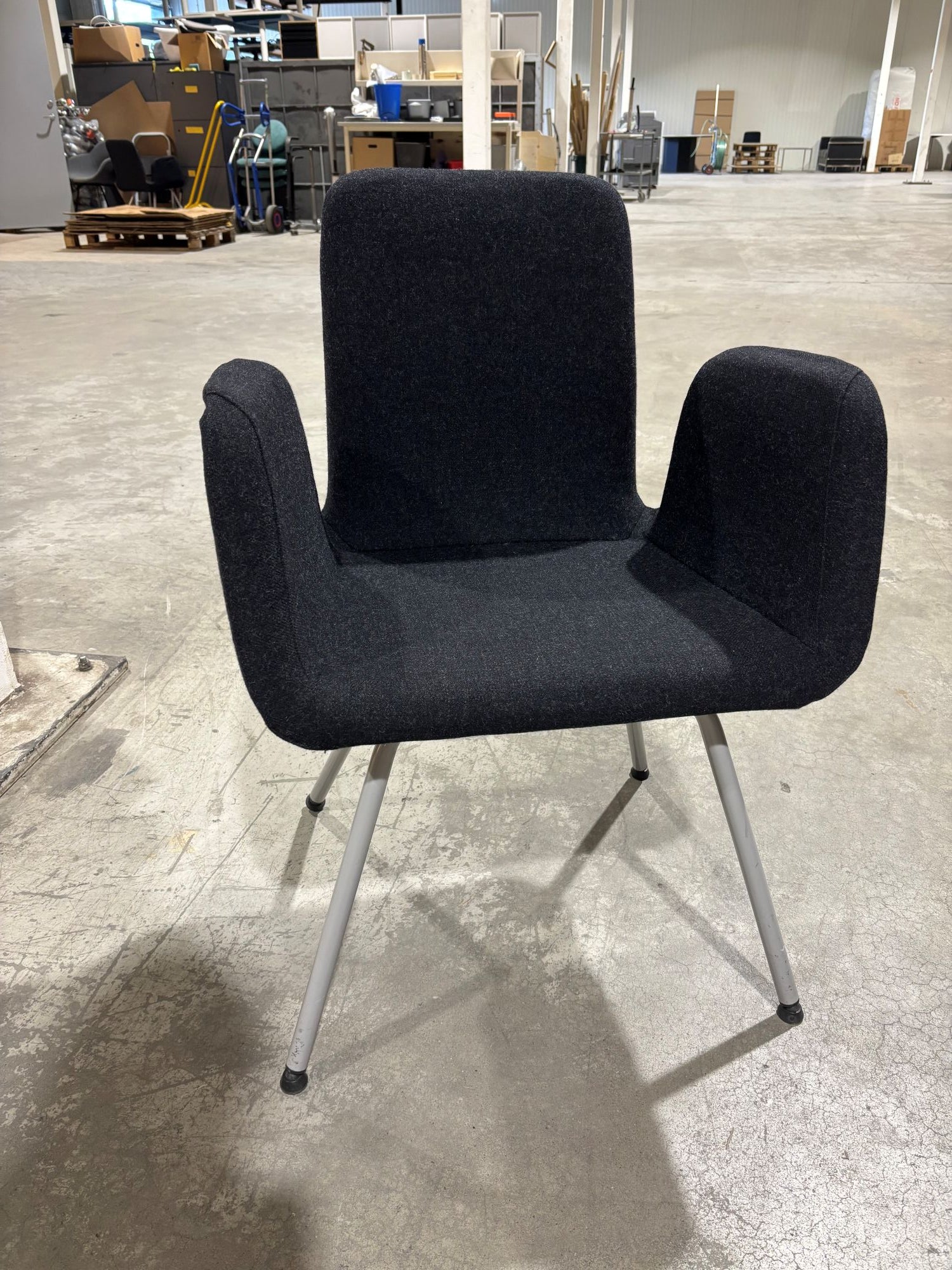 Konferansestol koksgrå Ikea Patrik grå ben