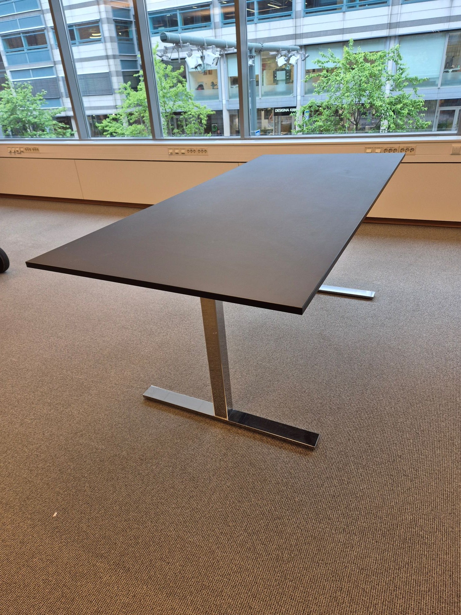 Møtebord sort 220 x 100 x 90 krom t- ben understell