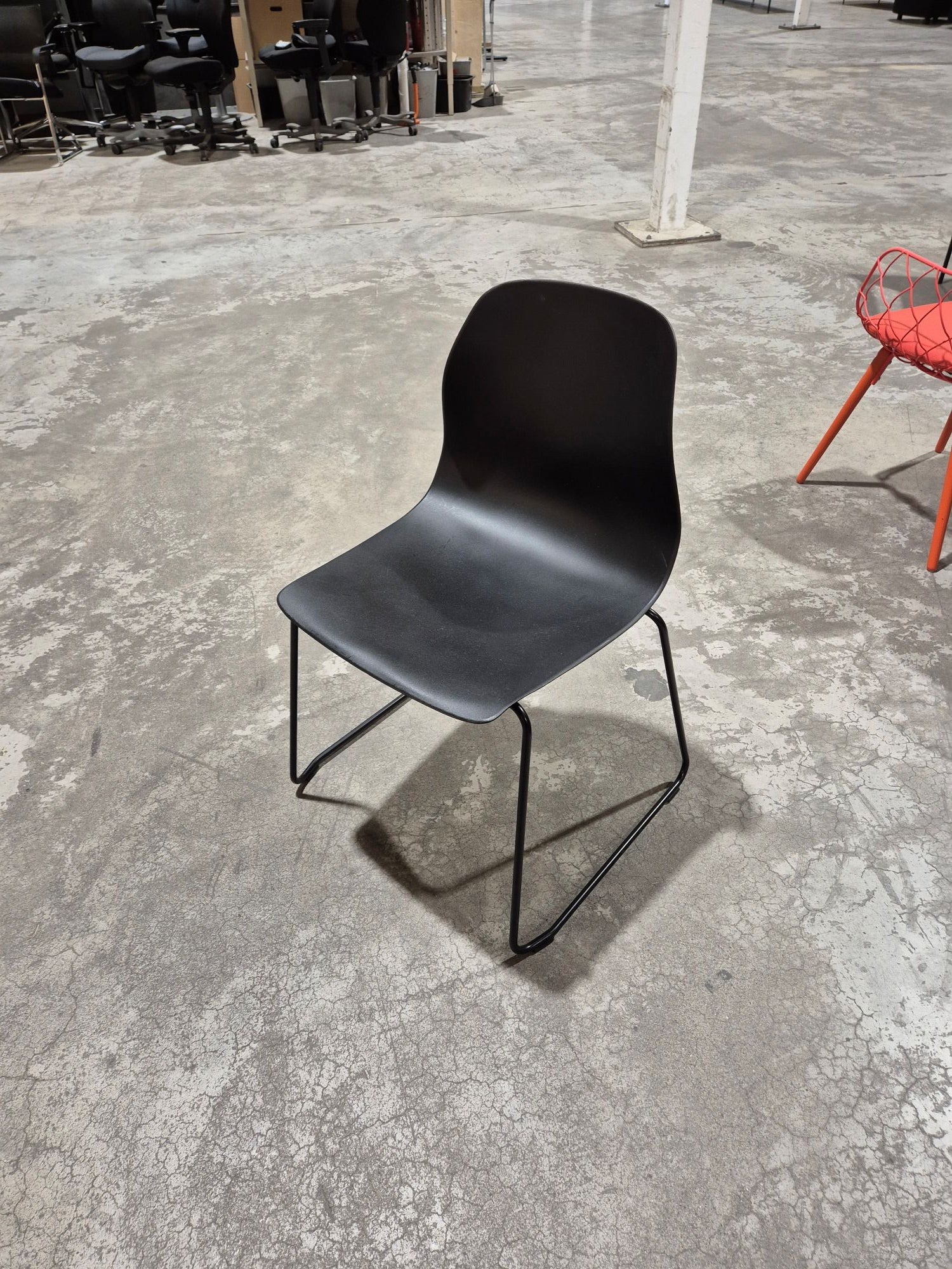 Konferansestol sort plast Johanson Pelican