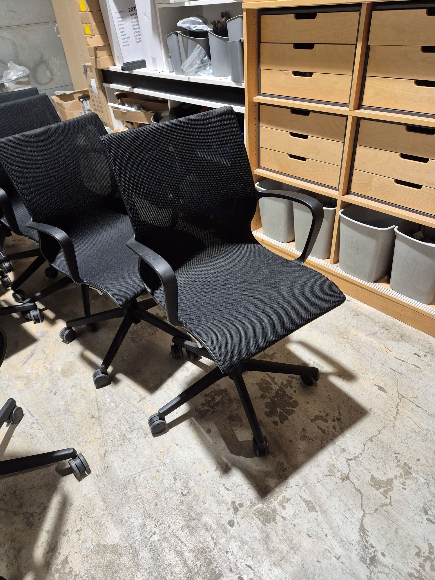 Konferansestol sort mesh med lener og hjul Sitland Soul