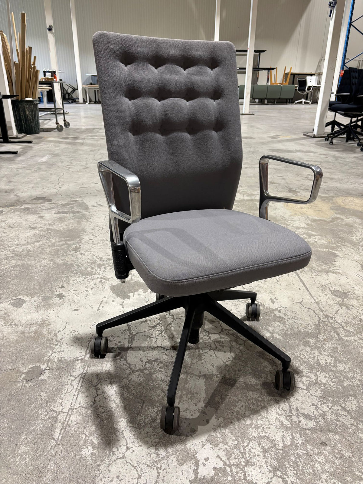 Konferansestol grå Vitra ID