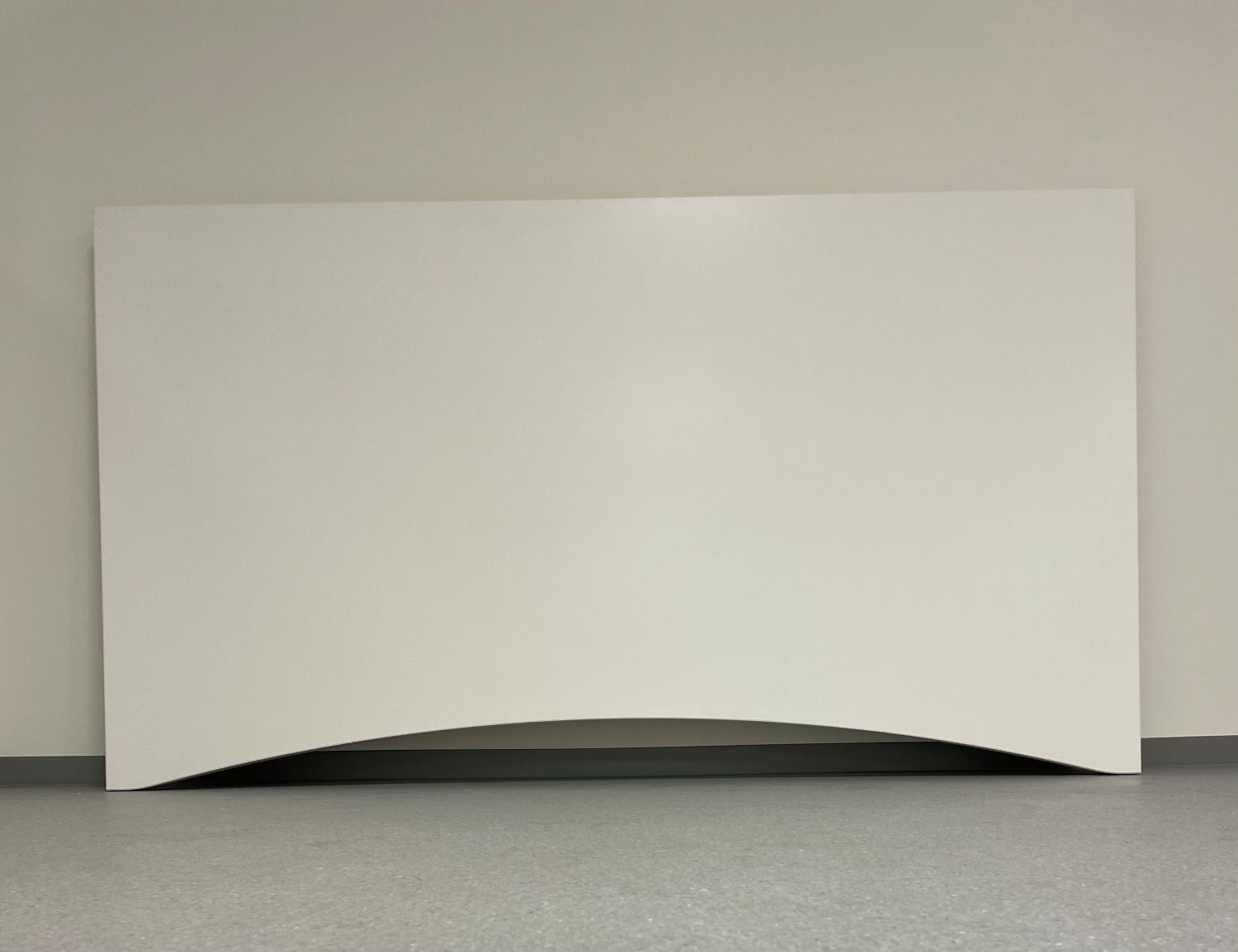 Plate hvit 140 x 90/80 cm magebue