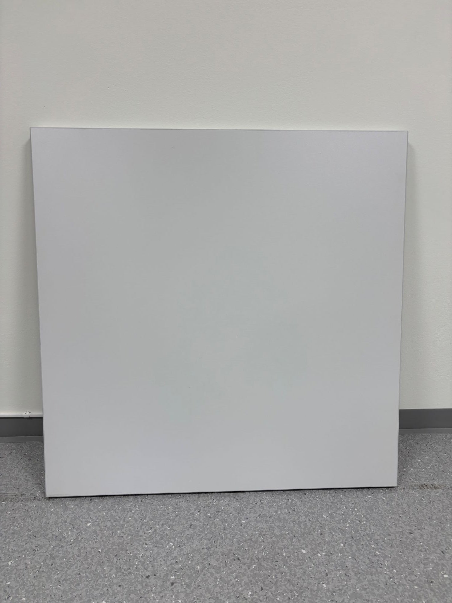 Plate lys grå 80 x 80 cm