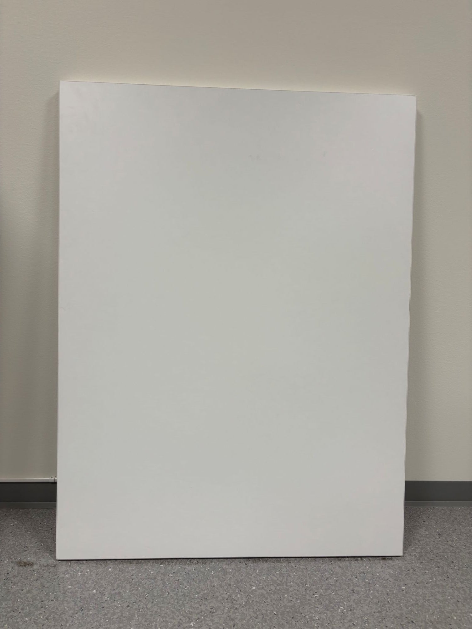Plate hvit 80 x 60 cm