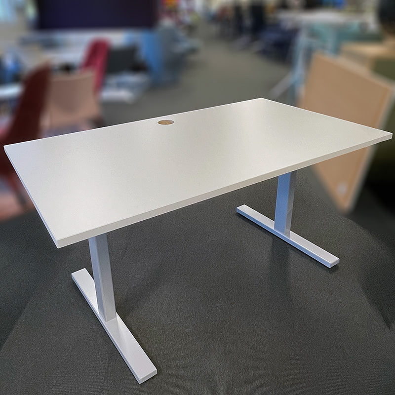Plate lys grå 140 x 80 cm kabelhull