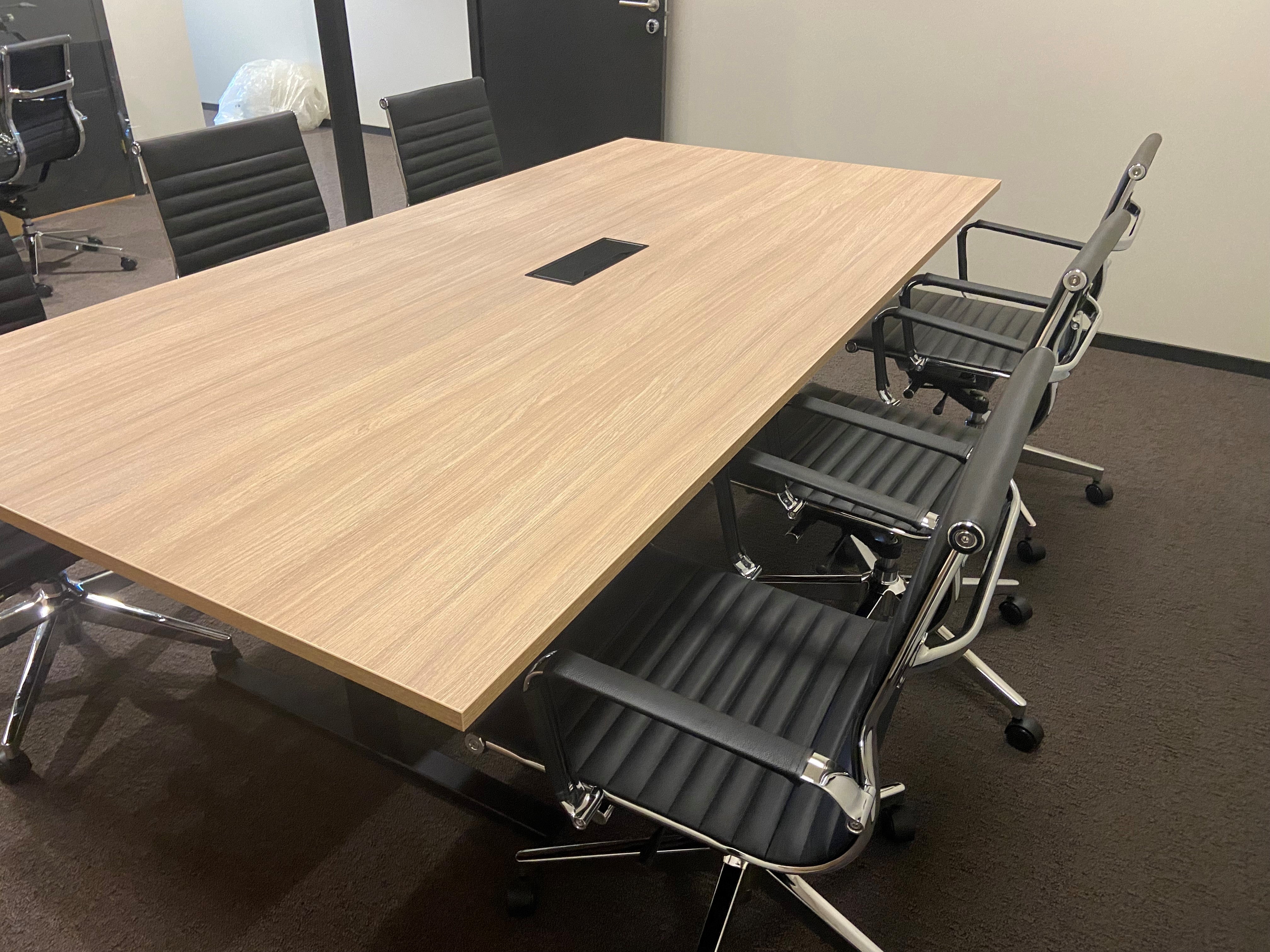 Møtebord amber oak 240 x 120 sort luke