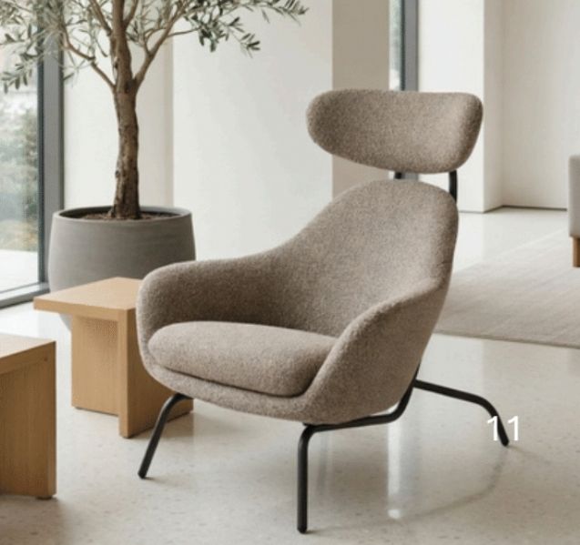 Loungestol mørk beige melert Henny sort lakkert understell