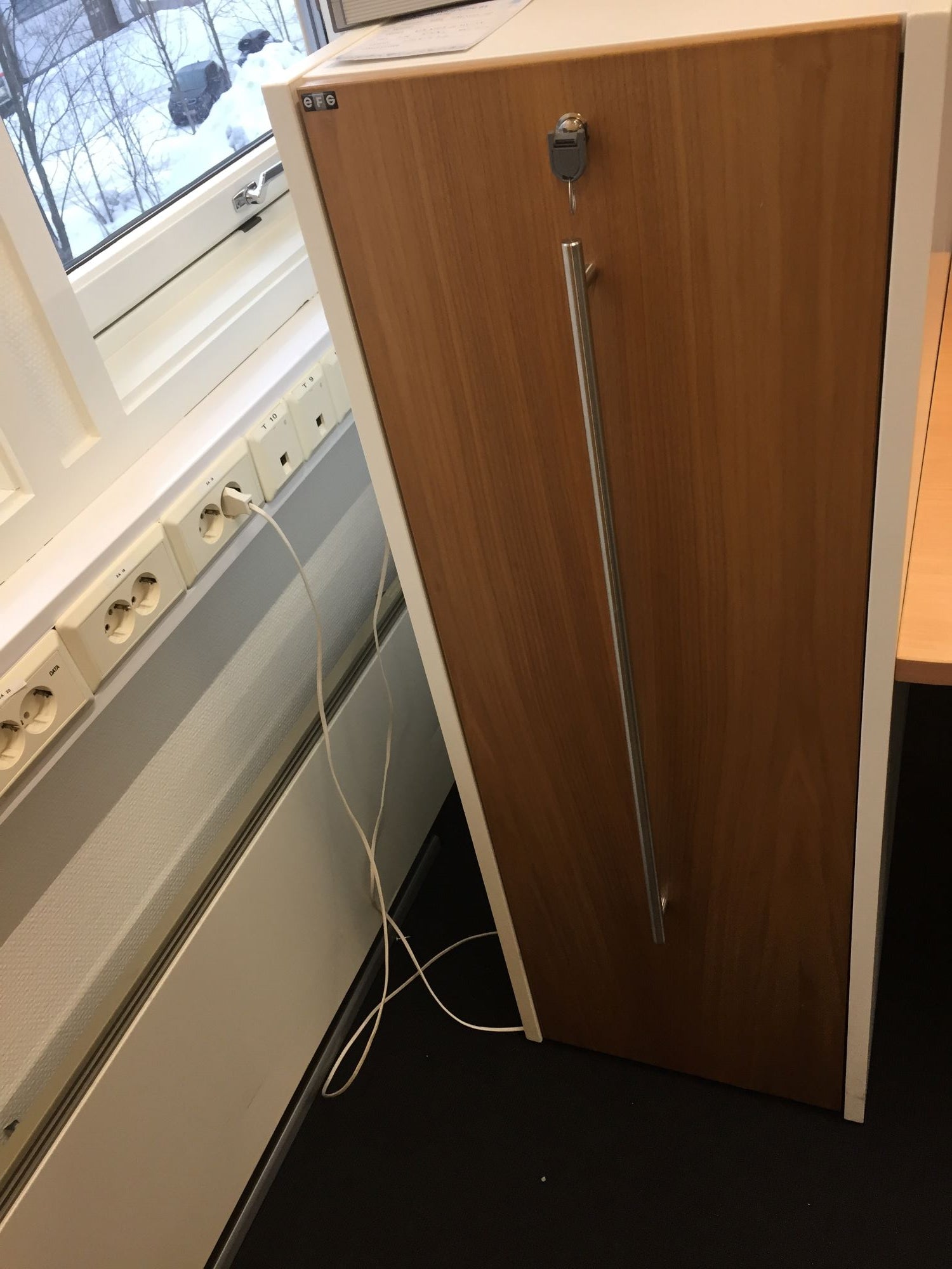 Tårnskap, 3P, EFG, hvit skrog m/valnøtt front, 120x43x80,h