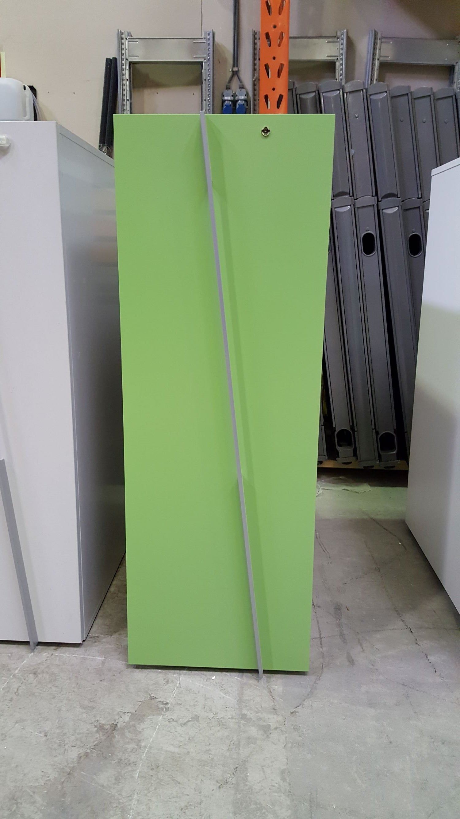 Tårnskap 3P grå med grønn front høyre Horreds 120 x 42 x 80