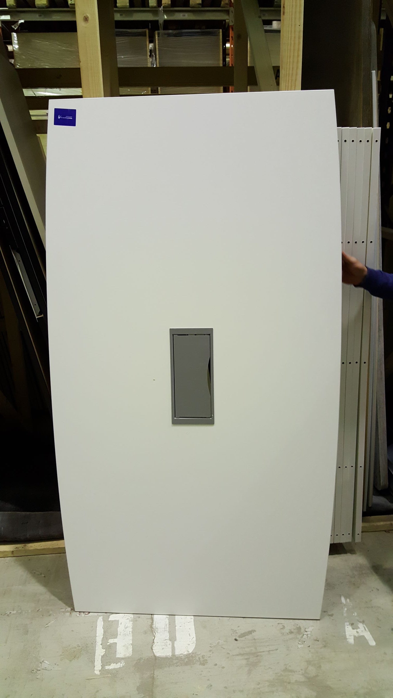 Møtebord lyse grått båtformet 180 x 100/80 kabelluke