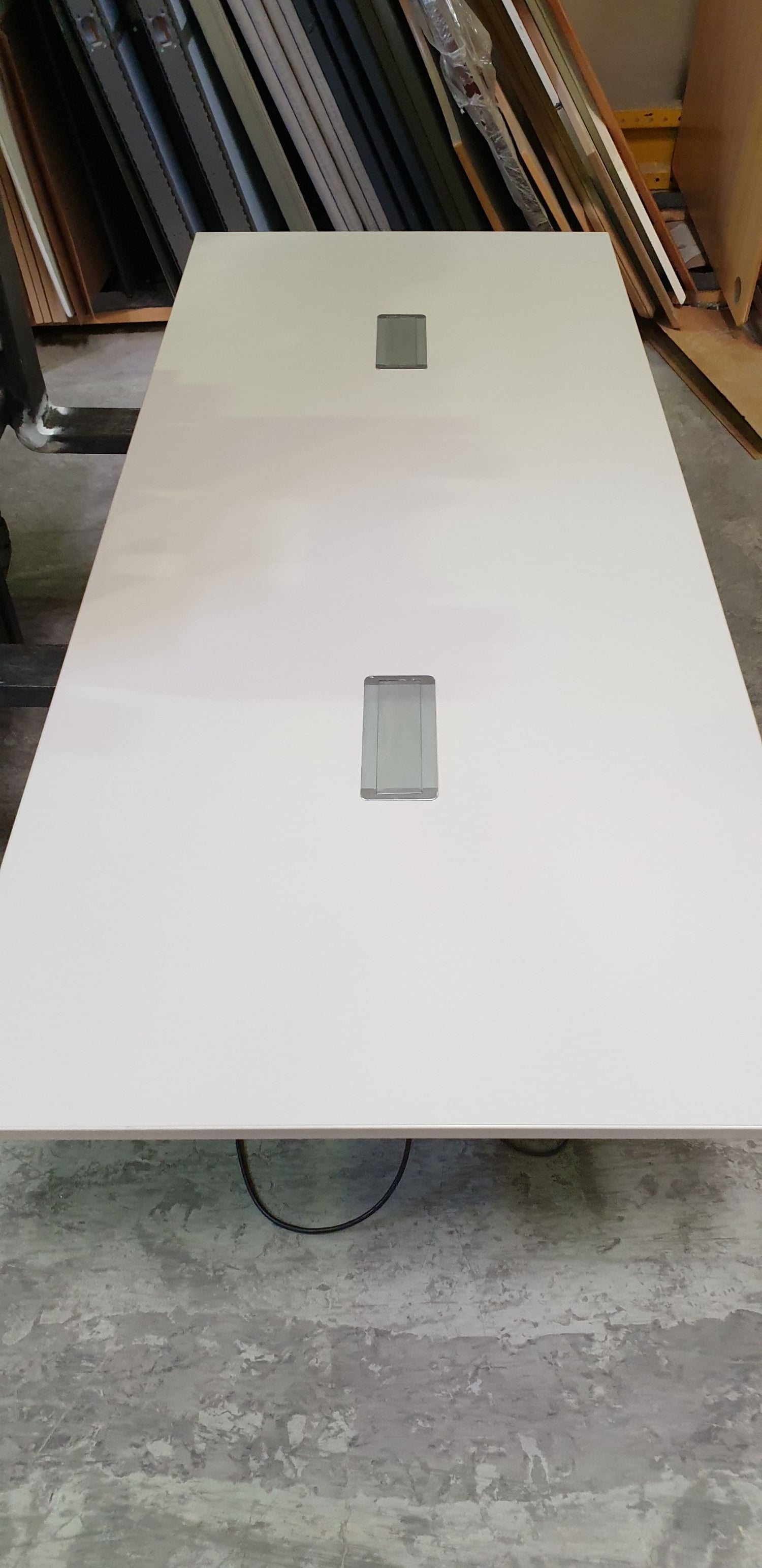 Møtebord lyse grått 240 x 100 Vitra 2 luker
