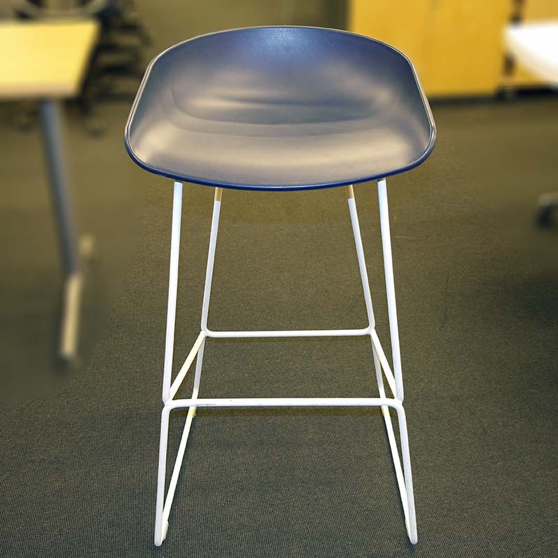 Barkrakk blå HAY About a Stool hvitt understell