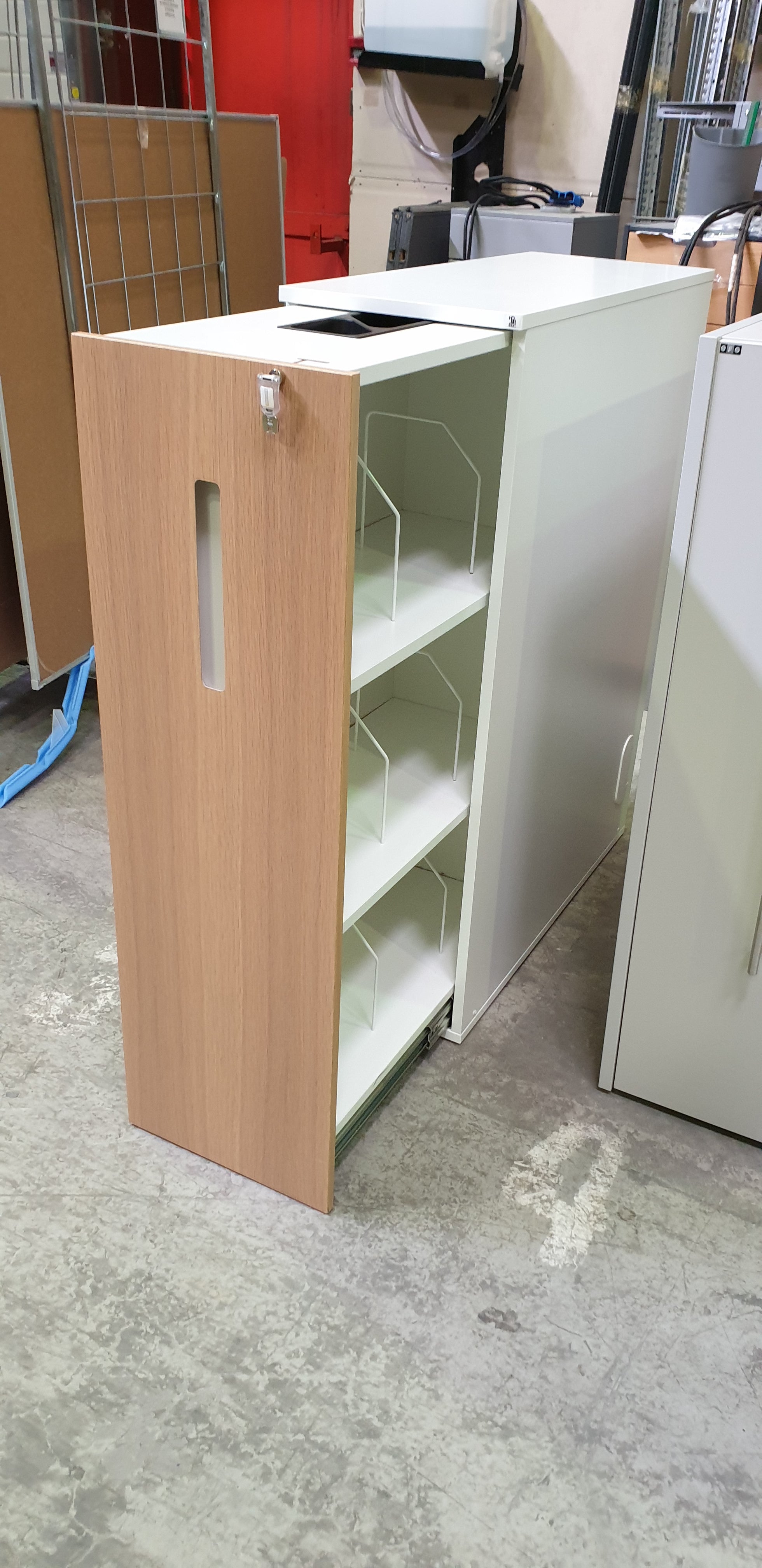 Tårnskap 3P hvit med eik front høyre Horreds 120x90x37