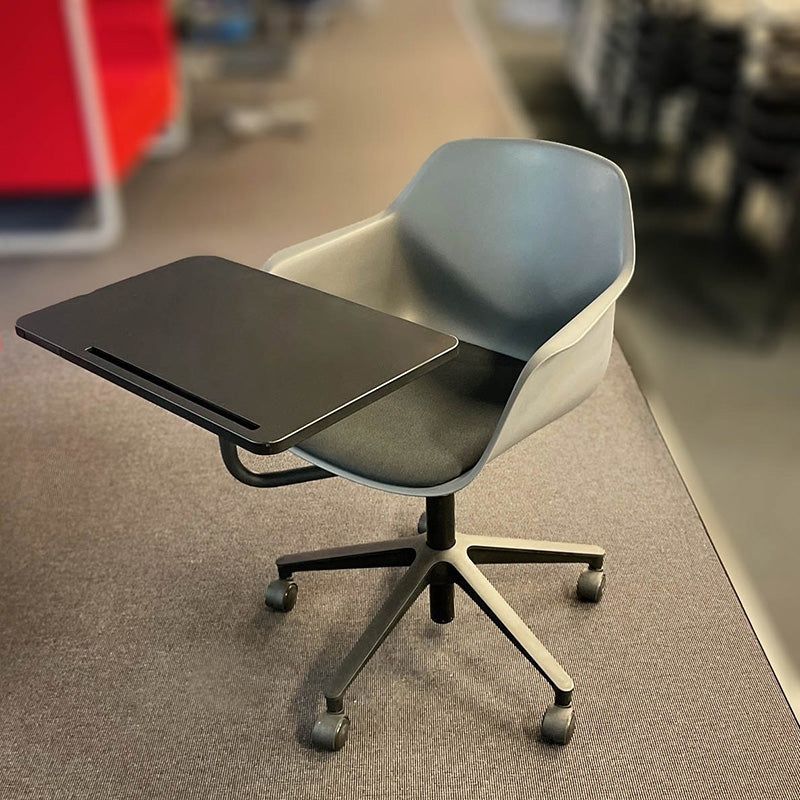 Konferansestol grå Four Design FourMe 66 med bord