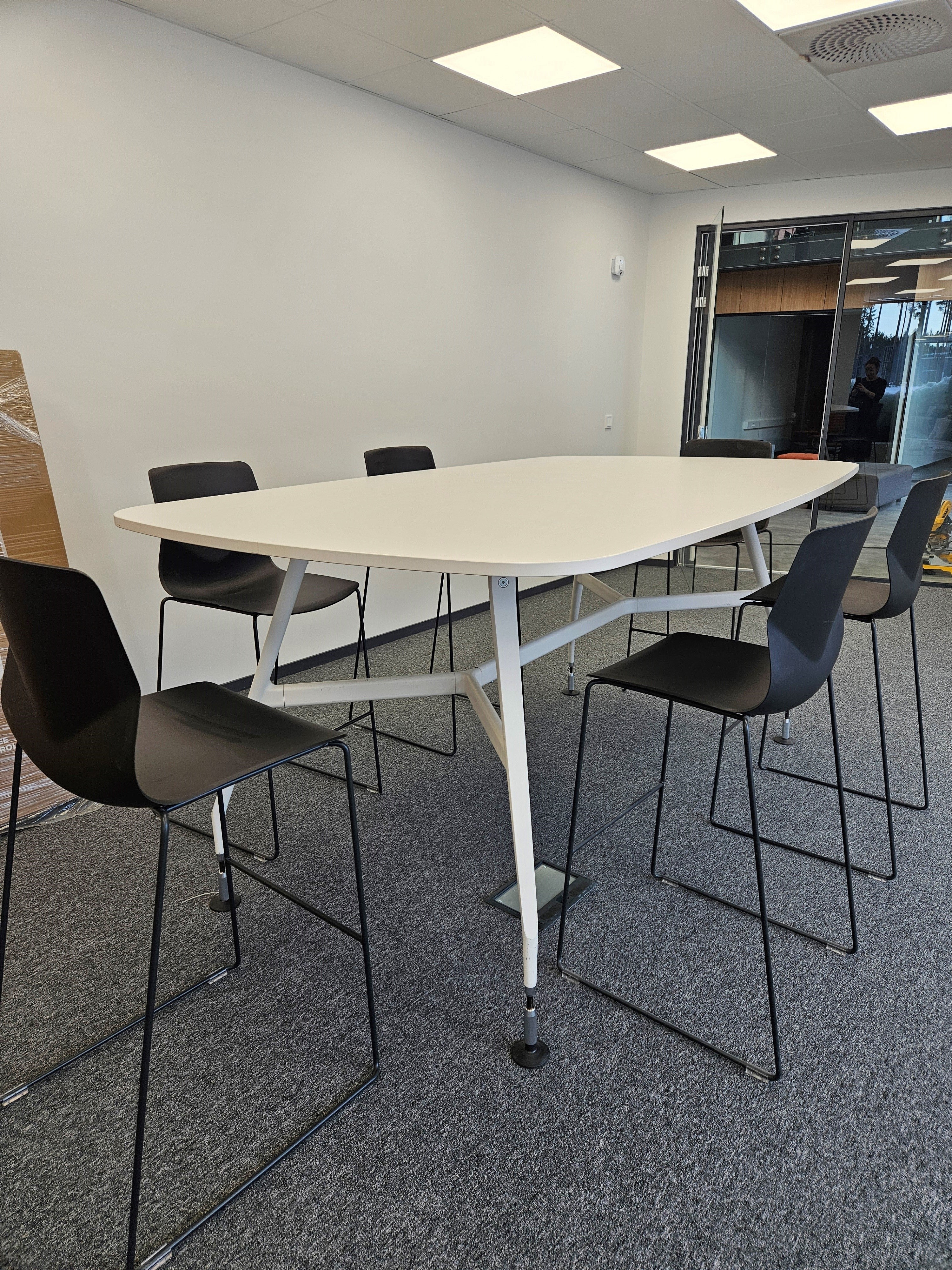 Ståbord hvitt 240 x 140 H 108 Vitra