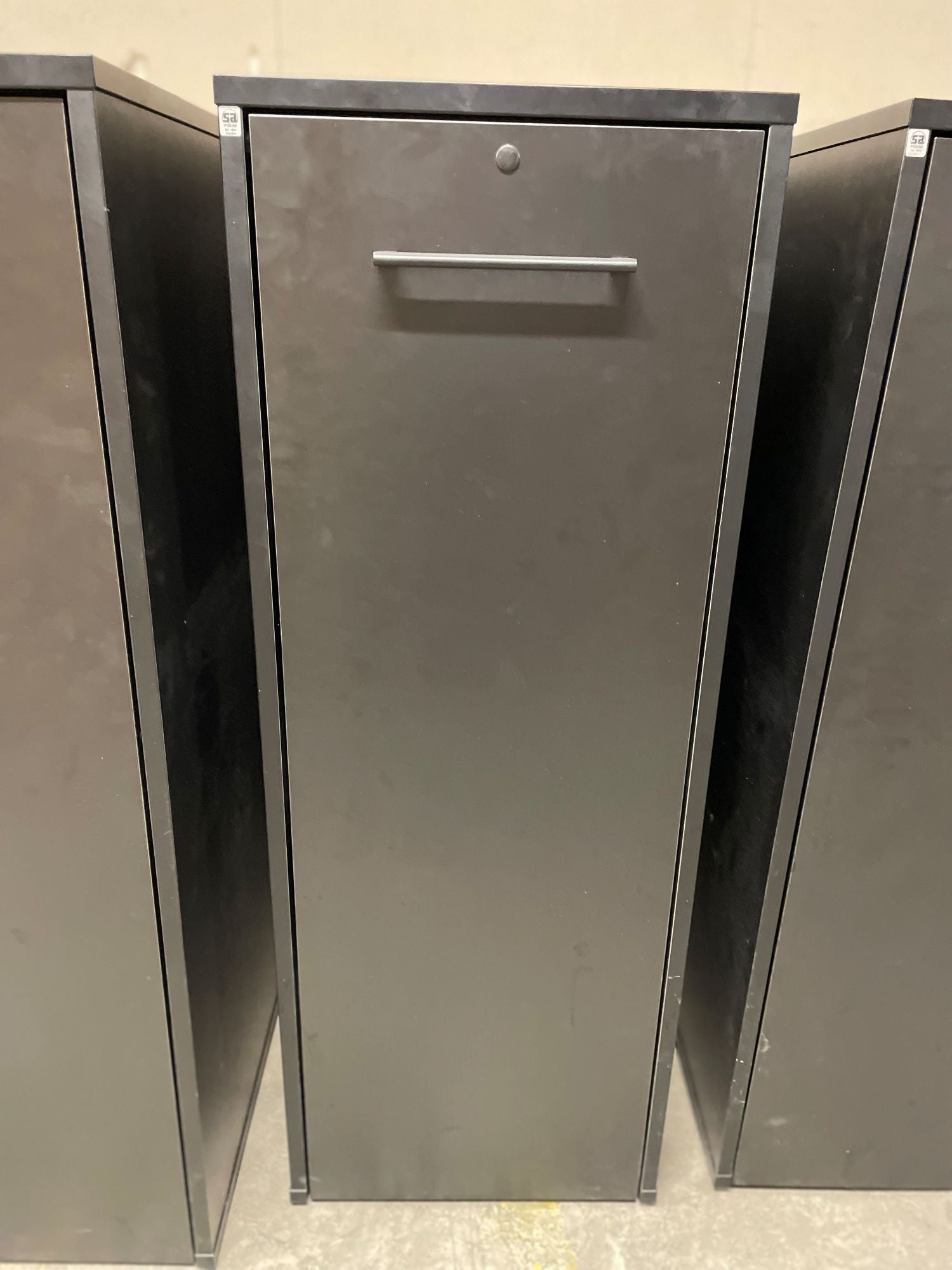Tårnskap sort 3P venstre 45 x 82 x 122