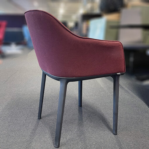 Vitra Softshell Chair burgunder konferansestol