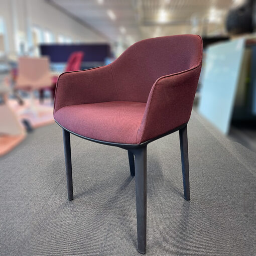 Vitra Softshell Chair burgunder konferansestol